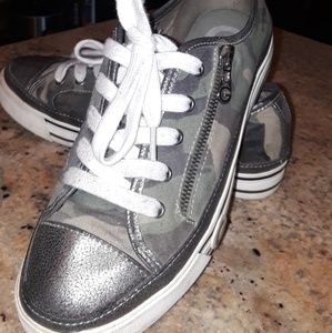 Guess camouflage sneakers